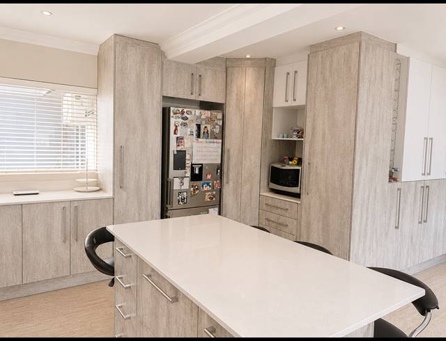 5 BEDROOM HOUSE FOR SALE IN BEVERLEY HILLS ESTATE
